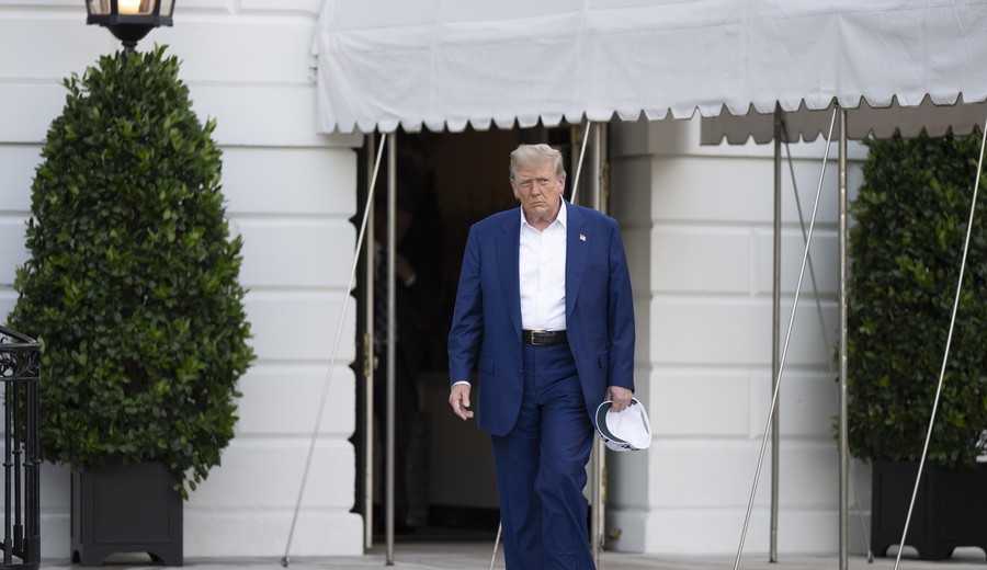 imagen de Trump cumple 80 años entre presión política, economía e Irán