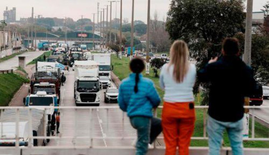 imagen de Los camioneros ponen de pie al país. Marcelo Marchese
