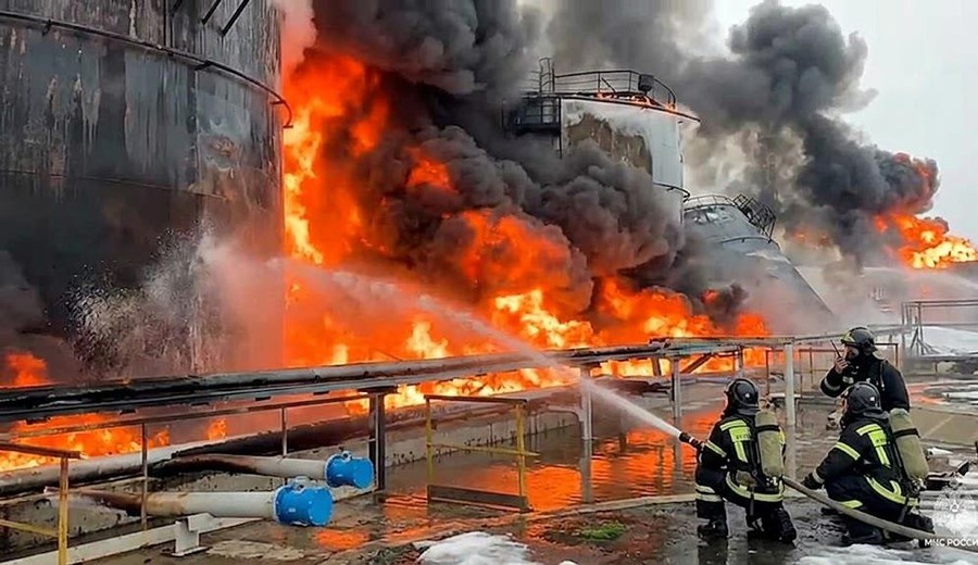 imagen de Ucrania atacó refinería en Moscú y Zelensky lo defendió como “respuesta justa”