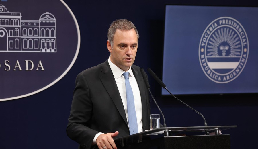 imagen de Adorni gana tiempo en el Senado, pero queda cerca de la interpelación