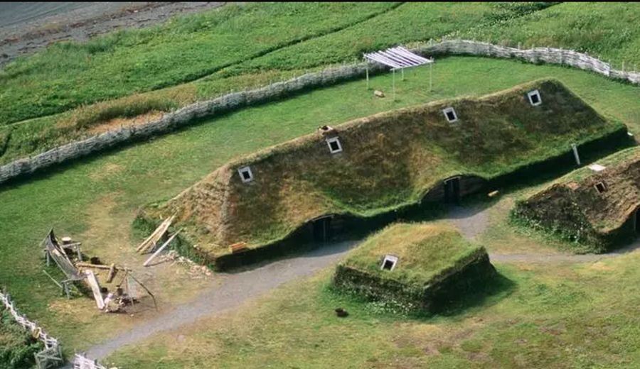 imagen de L’Anse aux Meadows, el asentamiento vikingo que confirmó la llegada europea a América cinco siglos antes de Colón