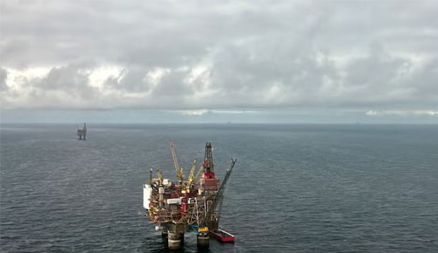 imagen de El petróleo cayó más de un 4% y cerró en su nivel más bajo desde el comienzo de la guerra en Medio Oriente