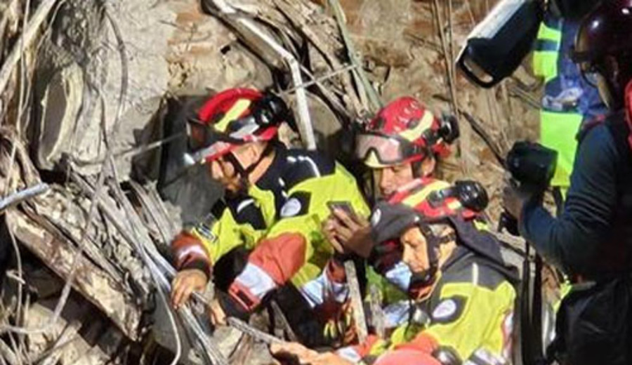imagen de Desesperada carrera contrarreloj en busca de los últimos sobrevivientes en Venezuela