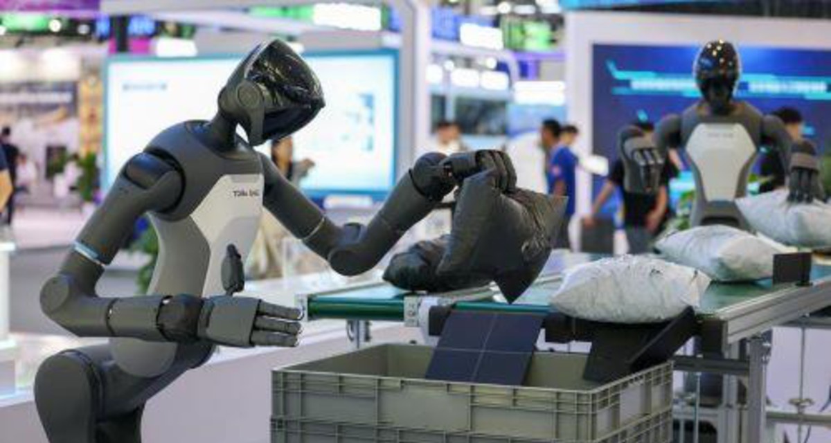 imagen de Producción de robots humanoides de China superará 100.000 unidades este año, según alto funcionario