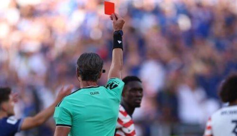 imagen de Escandaloso levantamiento de suspensión por tarjeta roja a goleador de EE. UU. tras llamada de Trump a Infantino