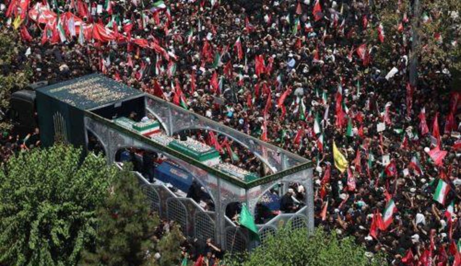 imagen de Irán: comenzó el funeral de Alí Jamenei; la multitud grita "¡Venganza!"