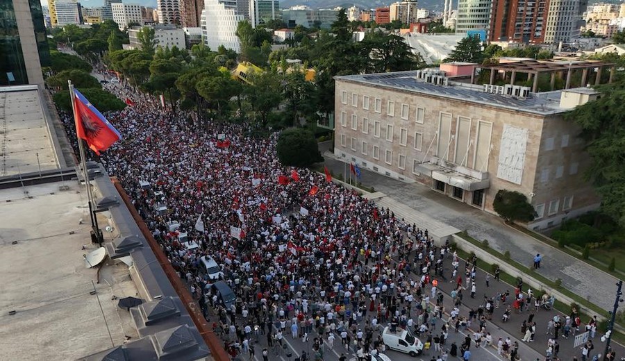 imagen de Albania: protestas contra un proyecto ligado a Kushner derivan en reclamos por la salida del gobierno