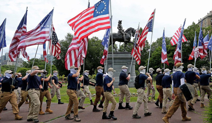 imagen de Supremacistas blancos marcharon en Washington durante el 250.º aniversario de Estados Unidos