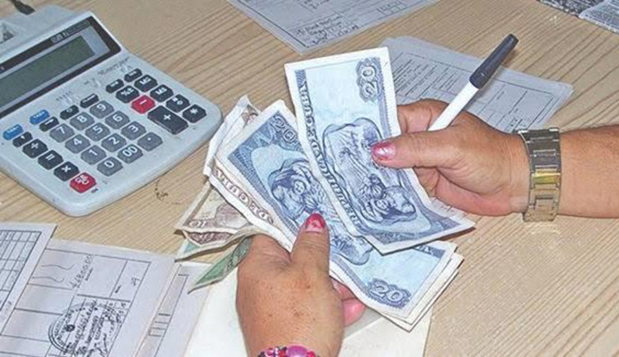 imagen de Cuba: Primera medida de la "reforma socialista" sube los salarios 1.110 pesos (U$S 1.70)