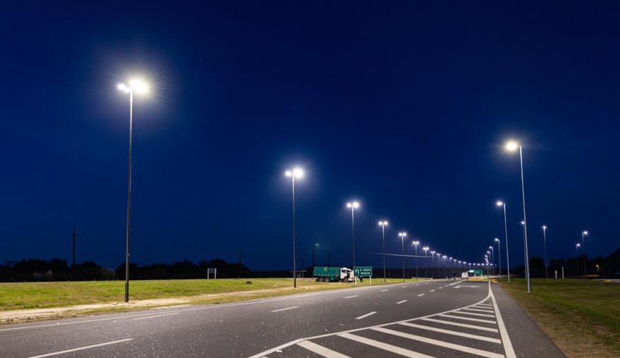 imagen de MTOP: Más iluminación y mayor seguridad sobre las rutas 8, 82 y 26