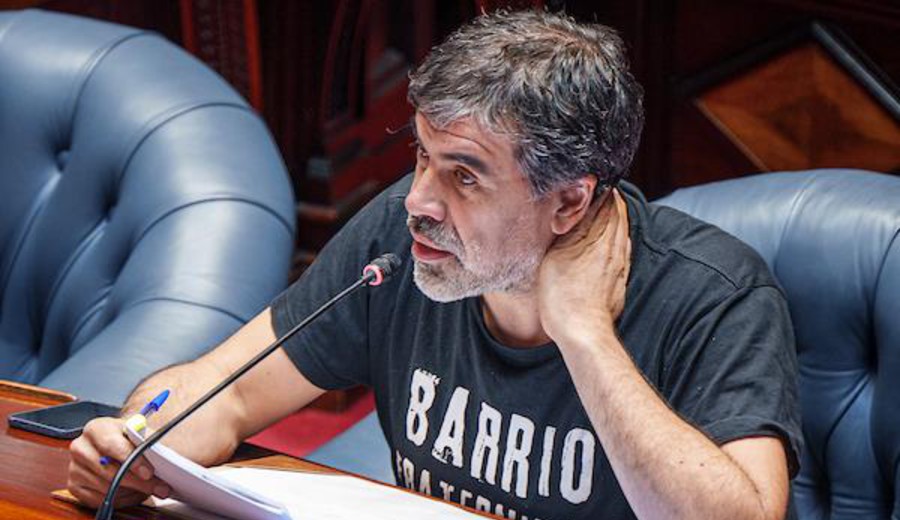 imagen de Senado: Bancada del FA presentó proyecto de ley para suspender jubilaciones a personas prófugas de la Justicia