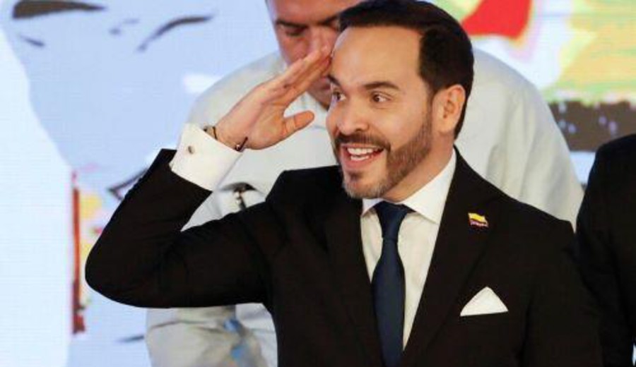 imagen de Colombia: De la Espriella rompe la tradición, asumirá en una base militar