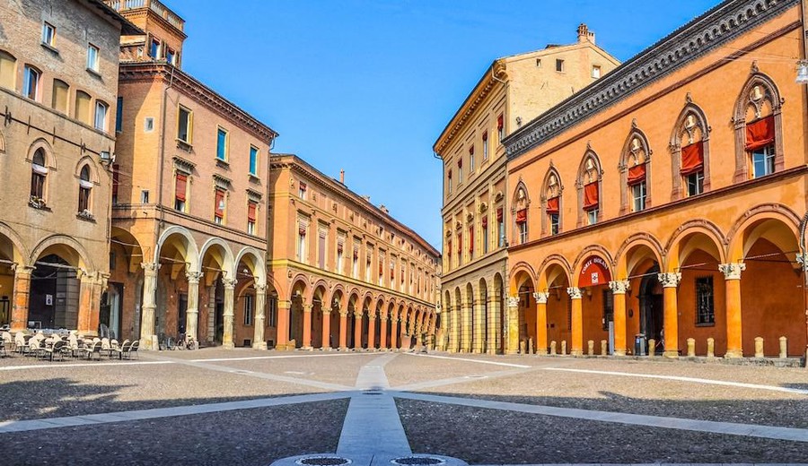 imagen de La ciudad italiana perfecta para ver en verano: 40 kilómetros de soportales y calles ideales para mayores de 60 años