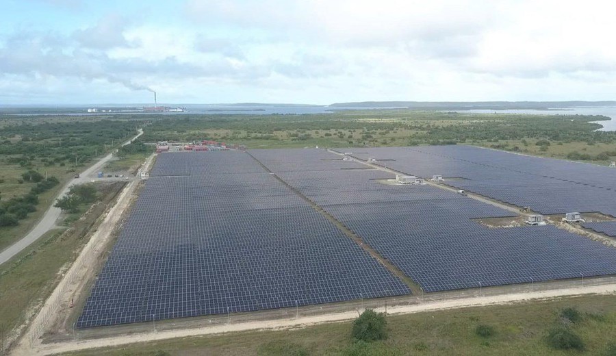 imagen de China gana peso en Cuba con parques solares en medio de una crisis eléctrica crítica