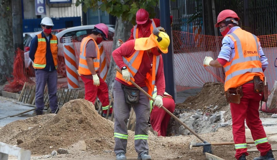 imagen de Gobierno apuesta a megaproyectos y construcción advierte por inversión y salarios