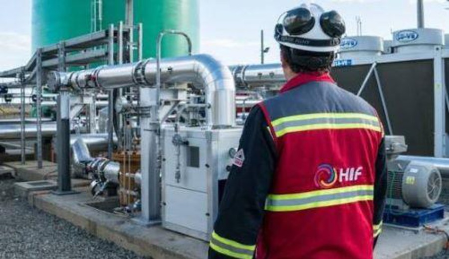 imagen de Cardona sobre planta de HIF Global: la empresa va a tomar la decisión final de inversión recién el año próximo
