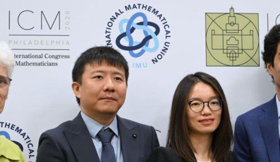 imagen de Matemáticos chinos Deng Yu y Wang Hong son galardonados con Medallas Fields
