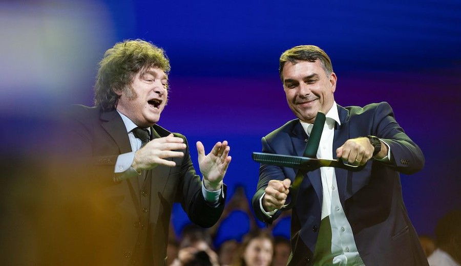 imagen de Brasil: Milei en el lanzamiento de Flávio Bolsonaro llamó "ladrón", "presidiario" y "basura socialista" a Lula