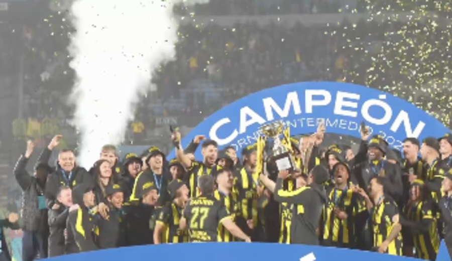 imagen de Peñarol se coronó campeón del Intermedio al golear 5-1 a Wanderers