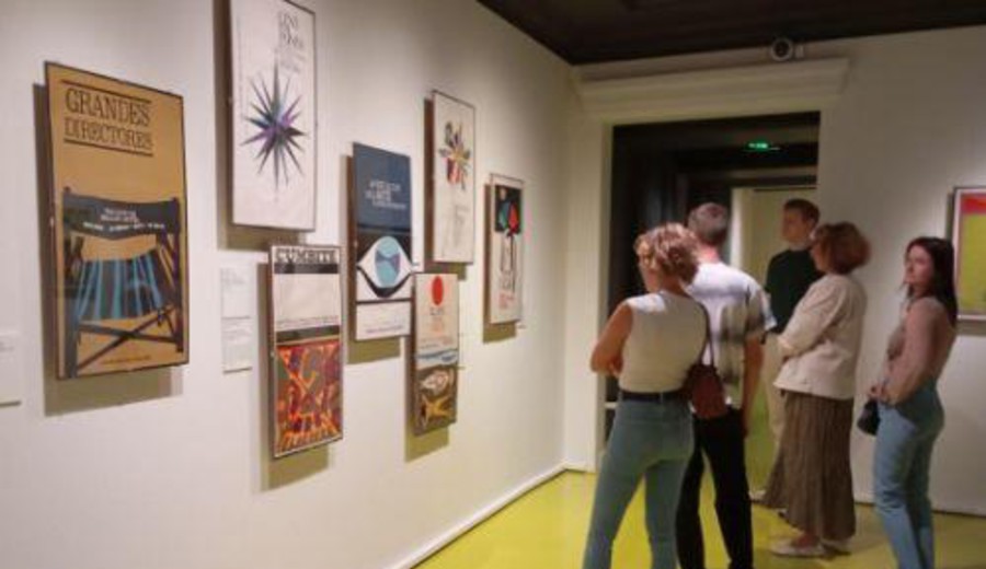 imagen de Exposición de carteles cubanos en Rusia: "Otros tomarán nuestras armas".