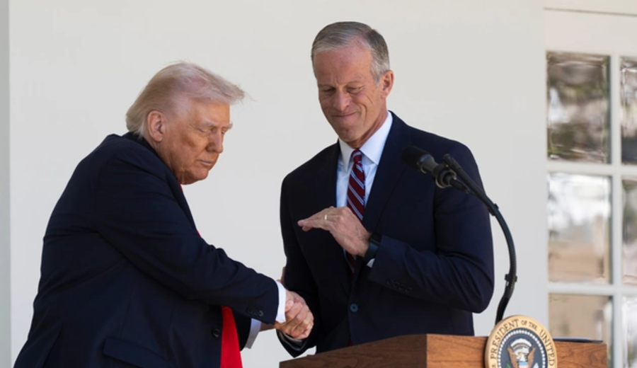 imagen de Trump y Thune profundizan su choque mientras las encuestas favorecen a los demócratas