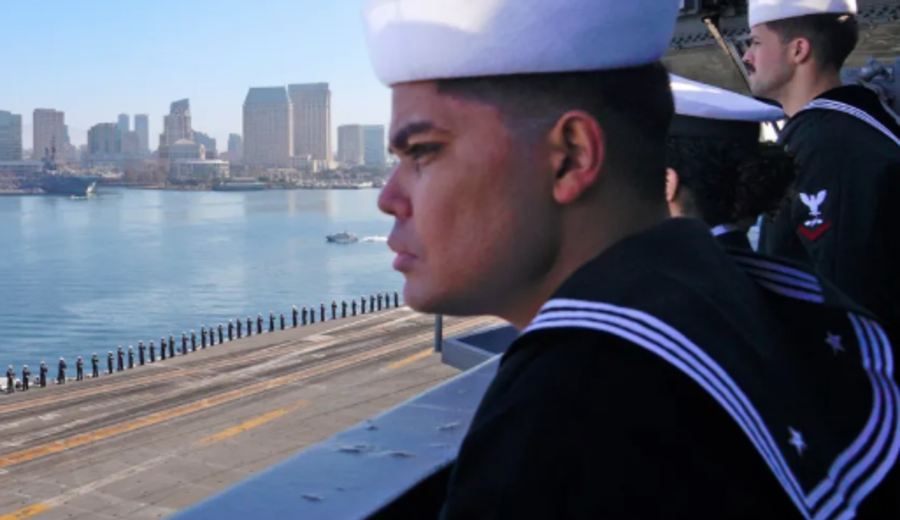 imagen de USS Abraham Lincoln: Marineros intentaron tirarse por la borda en medio de despliegue prolongado, dicen las familias