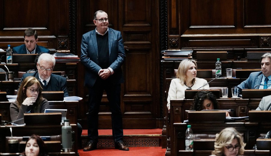 imagen de “Faltaron huevos”: colorados retiran aditivo de prisión domiciliaria mayores de 70; Cabildo presenta uno igual