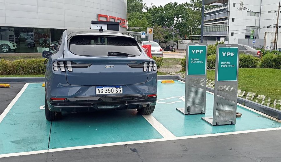 imagen de Argentina: los autos eléctricos crecieron 400%, la red pública no alcanza y cargar es barato pero no tan simple