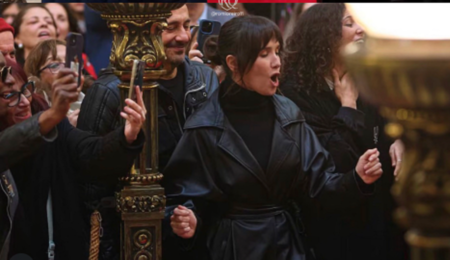imagen de La inesperada revelación de Natalia Oreiro a Lucía Topolansky durante la despedida a Ruben Rada