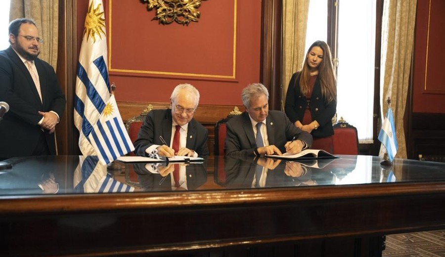 imagen de Uruguay y Argentina suscribieron acuerdo de cielos abiertos