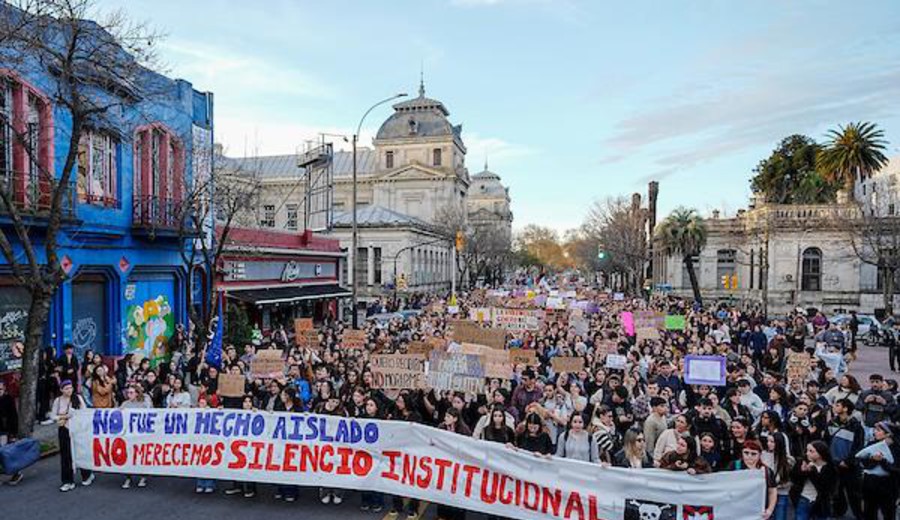 imagen de "Venimos a estudiar, no a sobrevivir": estudiantes marcharon tras el intento de femicidio en Medicina