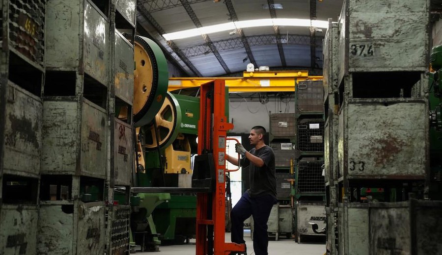imagen de Demoras en sueldos, bancos e impuestos en Argentina: la mitad de empresas industriales con problemas para afrontar pagos