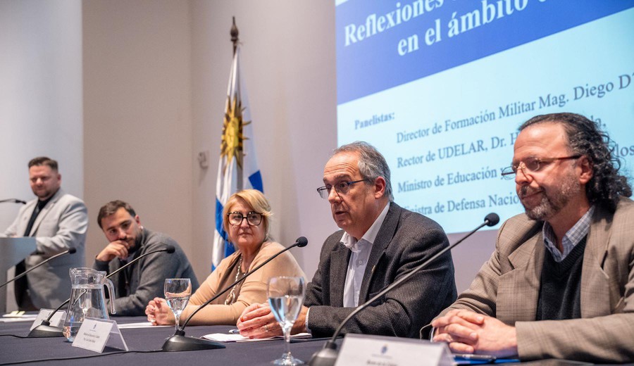 imagen de Ministra Lazo aseguró que la investigación debe ser un componente central en la formación militar