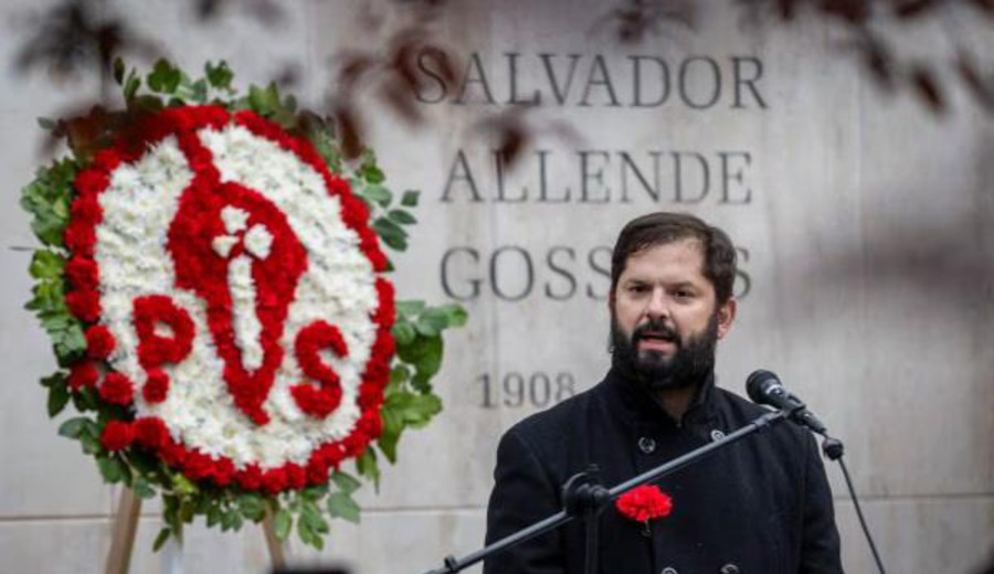 imagen de Boric desafía a Kast ante la tumba de Allende: "La historia no se borra"
