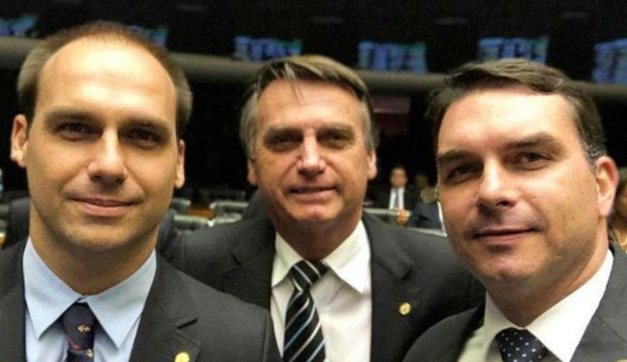 imagen de Flávio Bolsonaro investigado por corrupción a tres semanas de las elecciones
