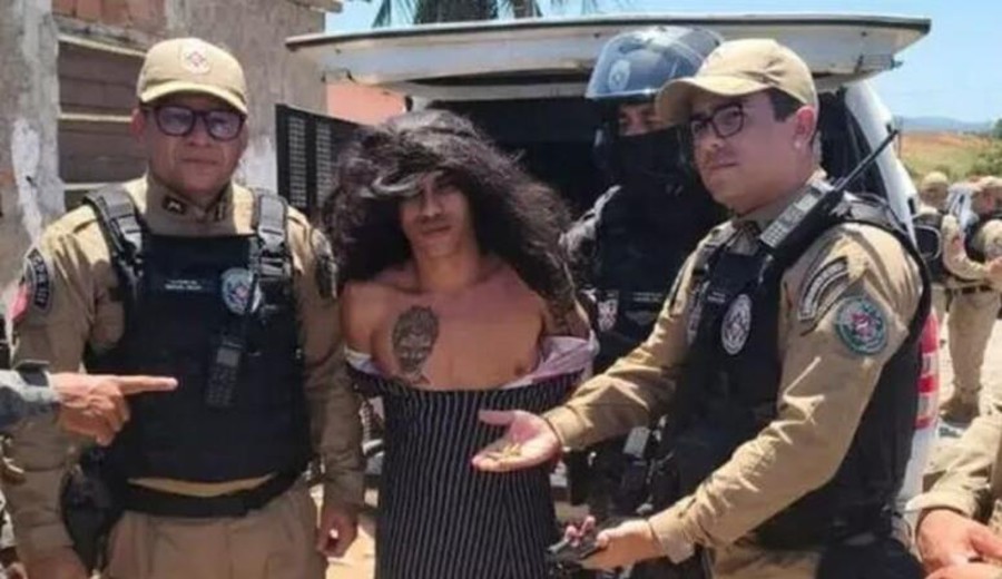 imagen de Escapa vestido de mujer con niña en brazos, capturado asesino brasileño