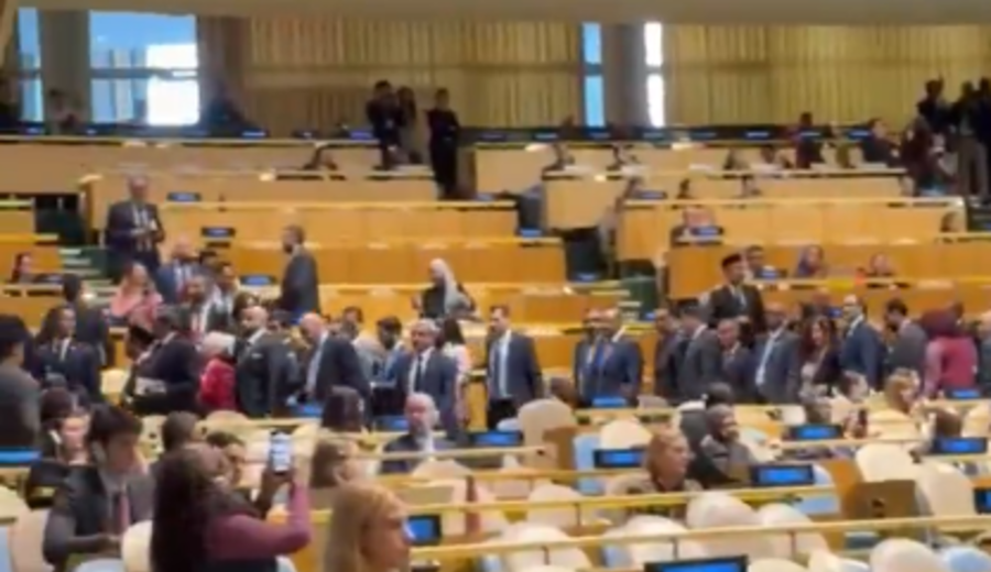 imagen de Netanyahu en la ONU: atacar a Irán “fue una de las decisiones más fáciles que he tomado”, dijo, con la sala casi vacía
