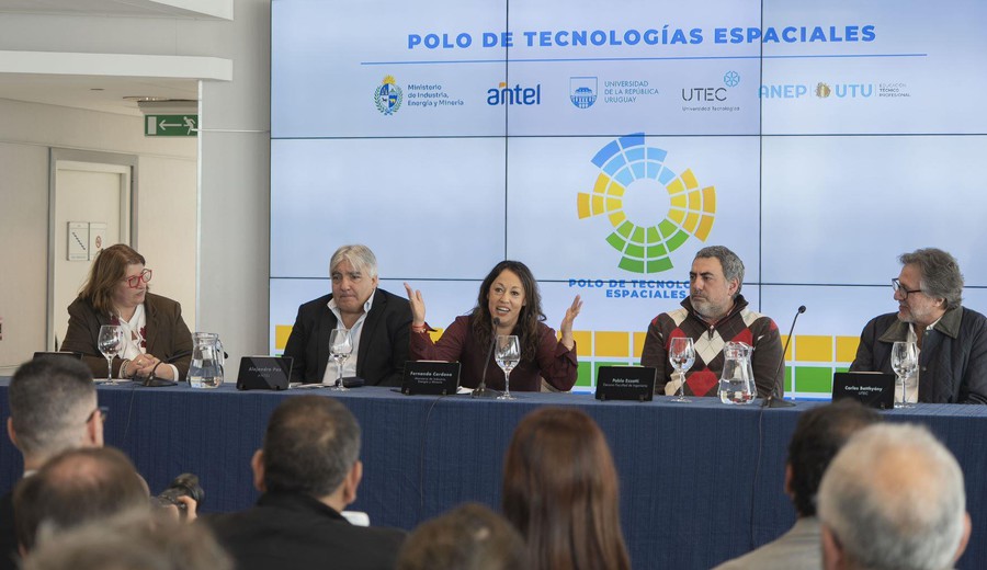 imagen de Se firmó el convenio para la creación de un polo de tecnologías espaciales