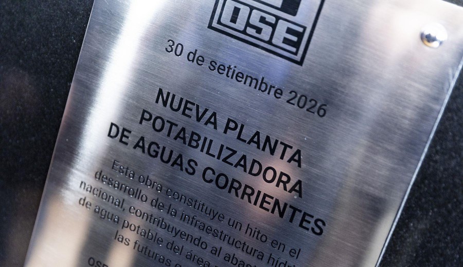 imagen de Orsi colocó piedra fundamental de nueva planta potabilizadora de OSE en Aguas Corrientes