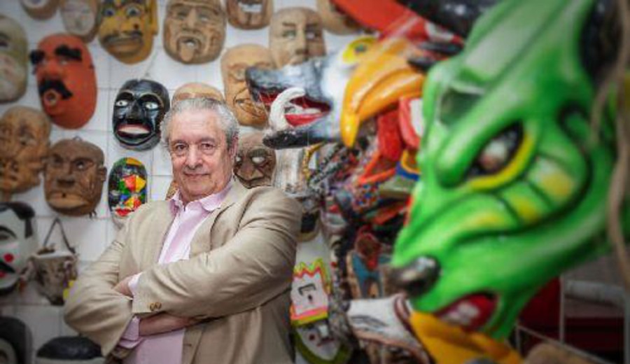 imagen de Claudio Rama realiza un recorrido por las máscaras indígenas de América Latina