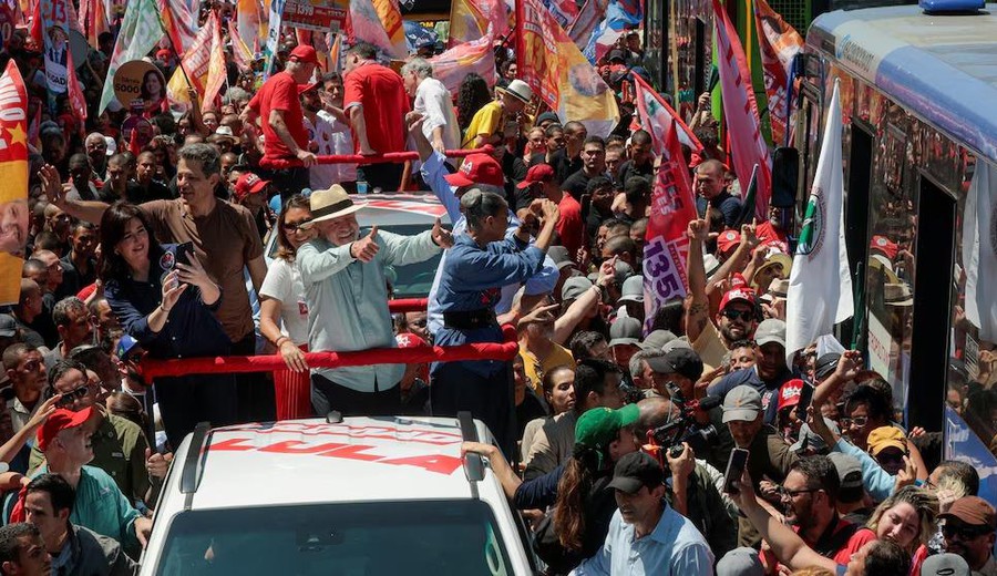 imagen de Lula y Bolsonaro cierran su propaganda electoral con mensajes de cercanía al pueblo brasileño