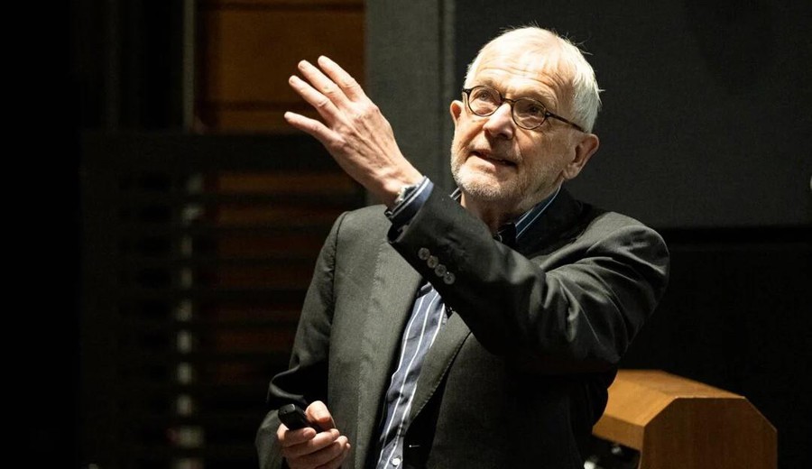 imagen de Nobel de Física para Francis Halzen: hielo en el Polo Sur revela la existencia de aceleradores de partículas cósmicas.