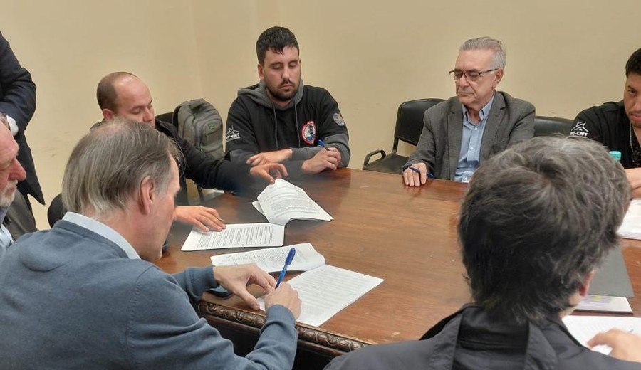 imagen de Se terminó el conflicto: Terminal Cuenca del Plata y sindicato firmaron convenio colectivo a cinco años