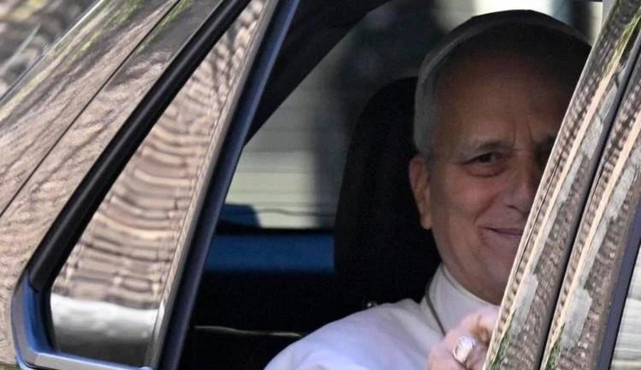 imagen de El Papa León fue operado en el Hospital Gemelli. "Adenocarcinoma de pulmón extirpado", señala el comunicado