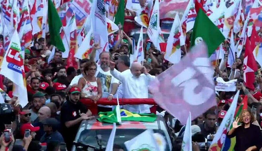 imagen de Lula llama a conquistar el voto indeciso en un Brasil dividido