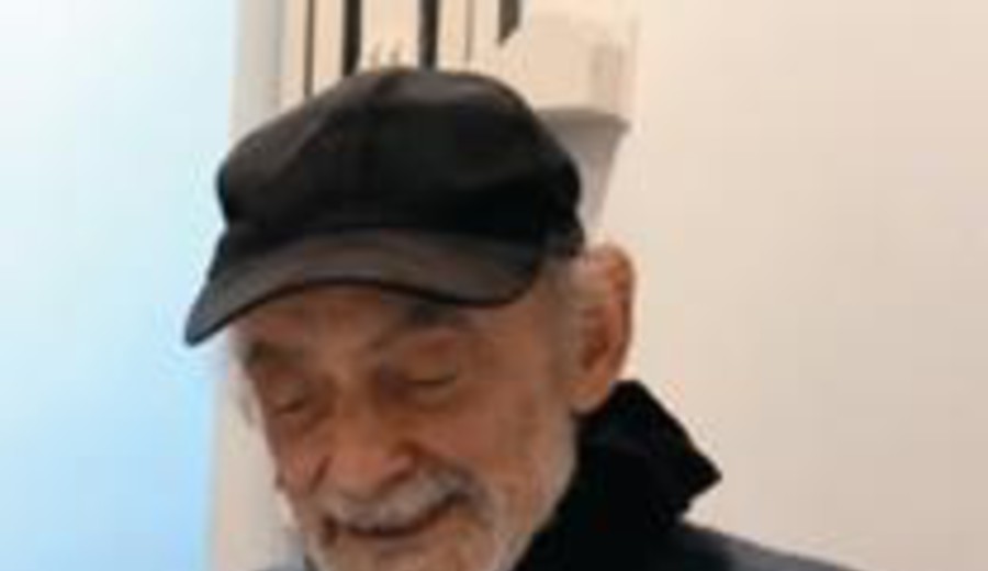 imagen de La poesía como refugio y trinchera: el universo literario de Carlos Morales y su "Escarcha de tus días"
