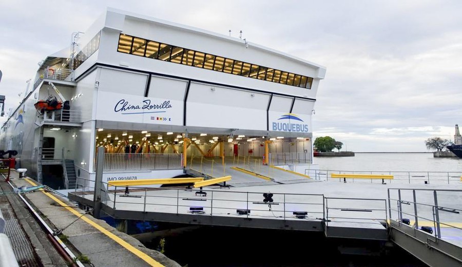 imagen de Comienza a operar el ferry eléctrico China Zorrila: capacidad para 2100 pasajeros y 225 vehículos