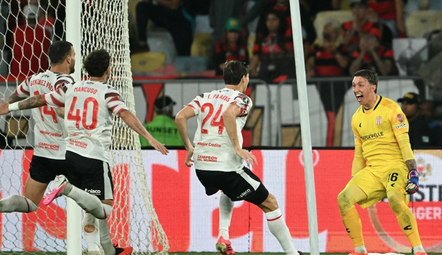 imagen de Muslera hizo historia: atajó tres penales y llevó a Estudiantes a la final de la Libertadores