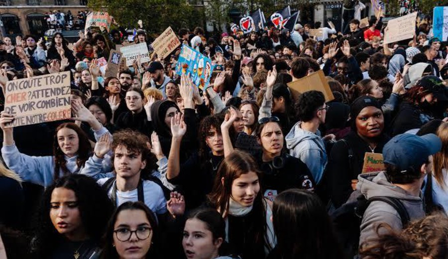 imagen de Europa: la juventud se rebela contra un futuro que el capitalismo le niega. José W. Legaspi