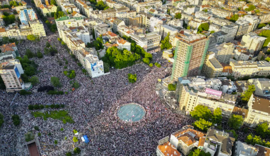 imagen de Serbia vota tras una multitudinaria movilización estudiantil que desafía a Vucic